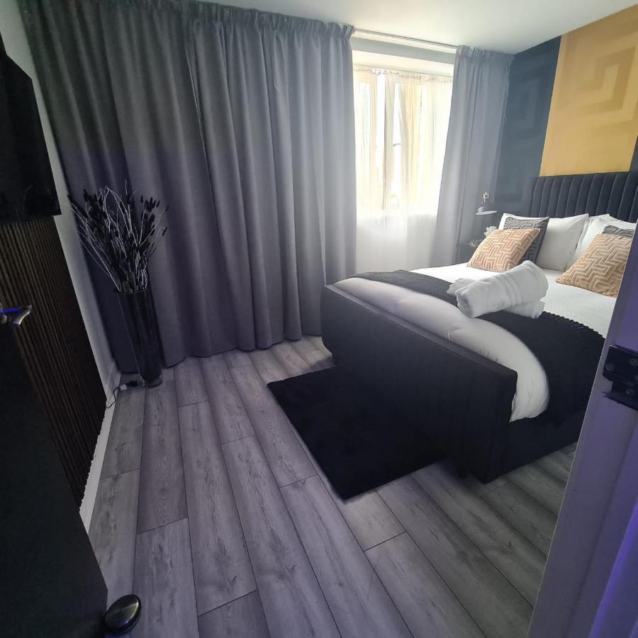 Luxury 9Ine Penthouse With Garden & Jacuzzi Apartment เบอร์มิงแฮม ภายนอก รูปภาพ