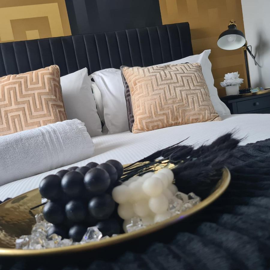 Luxury 9Ine Penthouse With Garden & Jacuzzi Apartment เบอร์มิงแฮม ภายนอก รูปภาพ