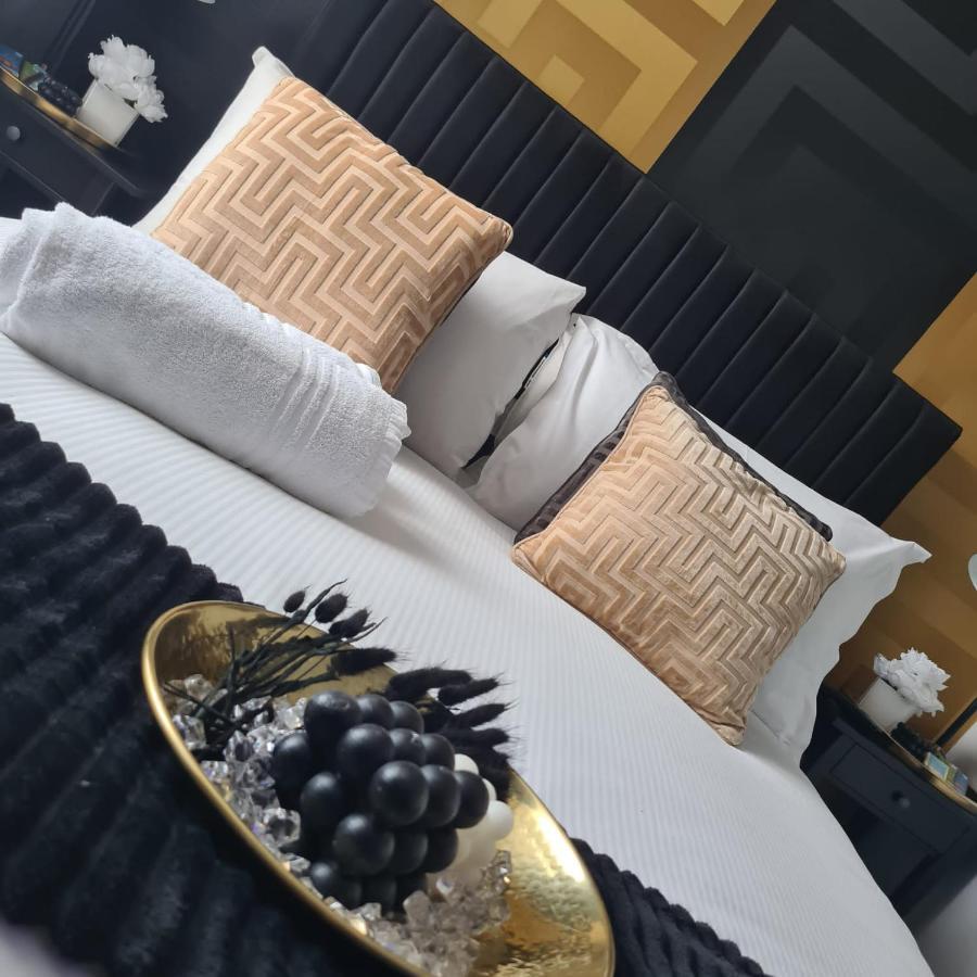Luxury 9Ine Penthouse With Garden & Jacuzzi Apartment เบอร์มิงแฮม ภายนอก รูปภาพ