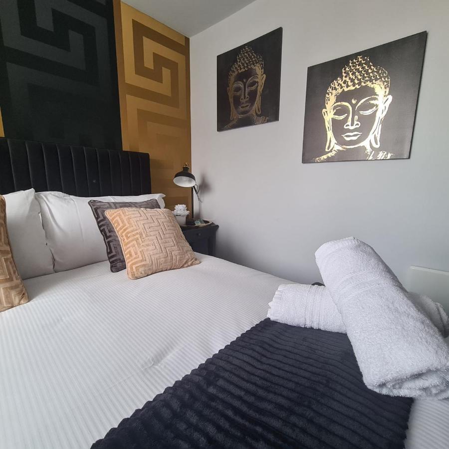 Luxury 9Ine Penthouse With Garden & Jacuzzi Apartment เบอร์มิงแฮม ภายนอก รูปภาพ
