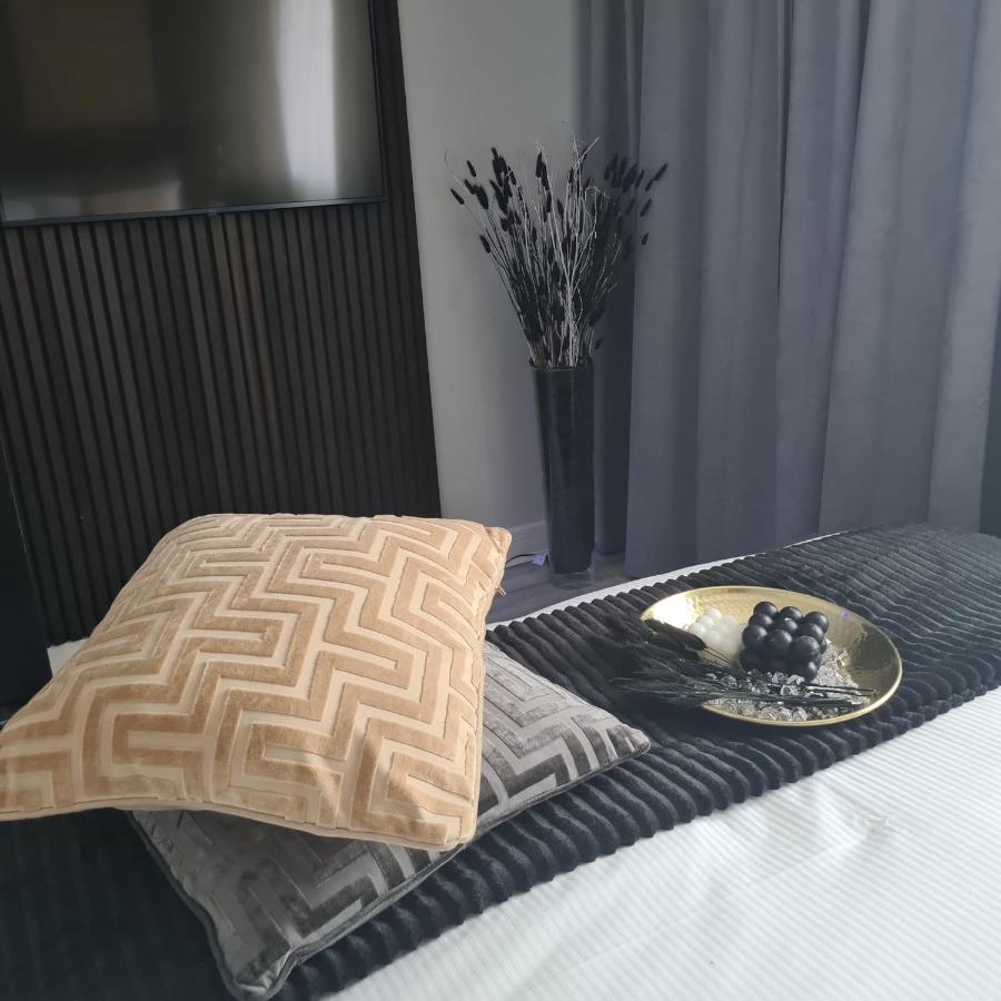 Luxury 9Ine Penthouse With Garden & Jacuzzi Apartment เบอร์มิงแฮม ภายนอก รูปภาพ