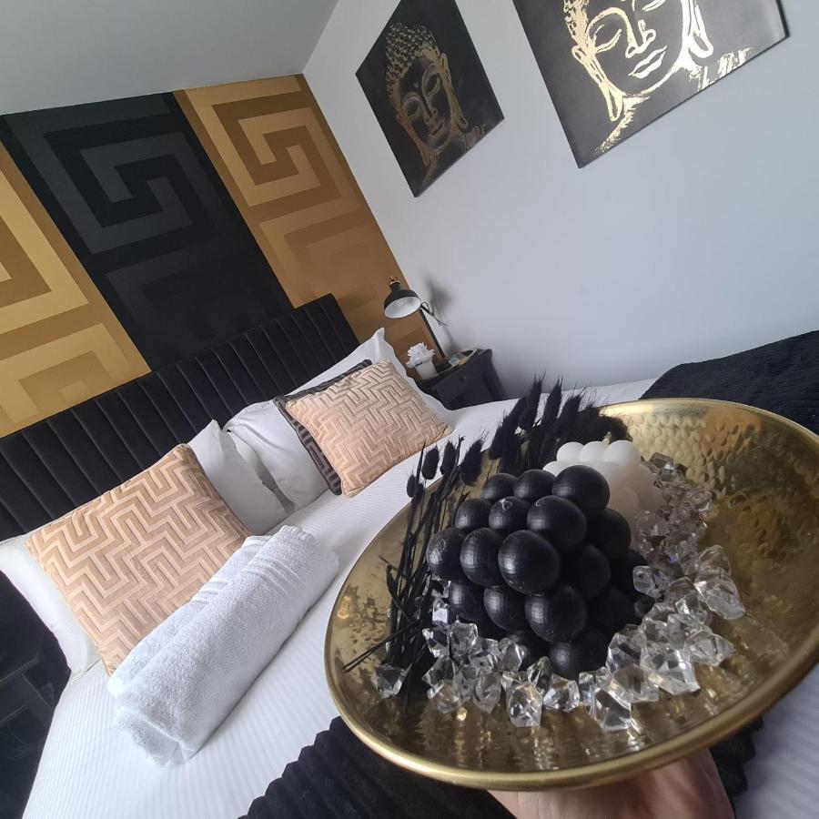 Luxury 9Ine Penthouse With Garden & Jacuzzi Apartment เบอร์มิงแฮม ภายนอก รูปภาพ