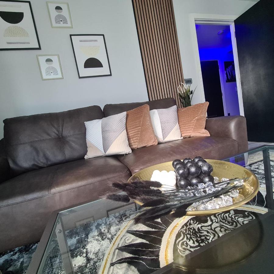 Luxury 9Ine Penthouse With Garden & Jacuzzi Apartment เบอร์มิงแฮม ภายนอก รูปภาพ