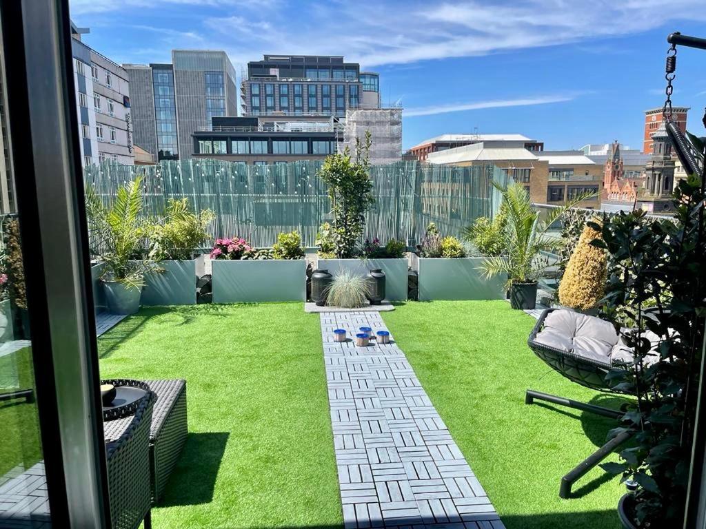 Luxury 9Ine Penthouse With Garden & Jacuzzi Apartment เบอร์มิงแฮม ภายนอก รูปภาพ
